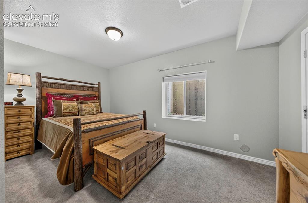 Image 17 of 32: Bedroom
