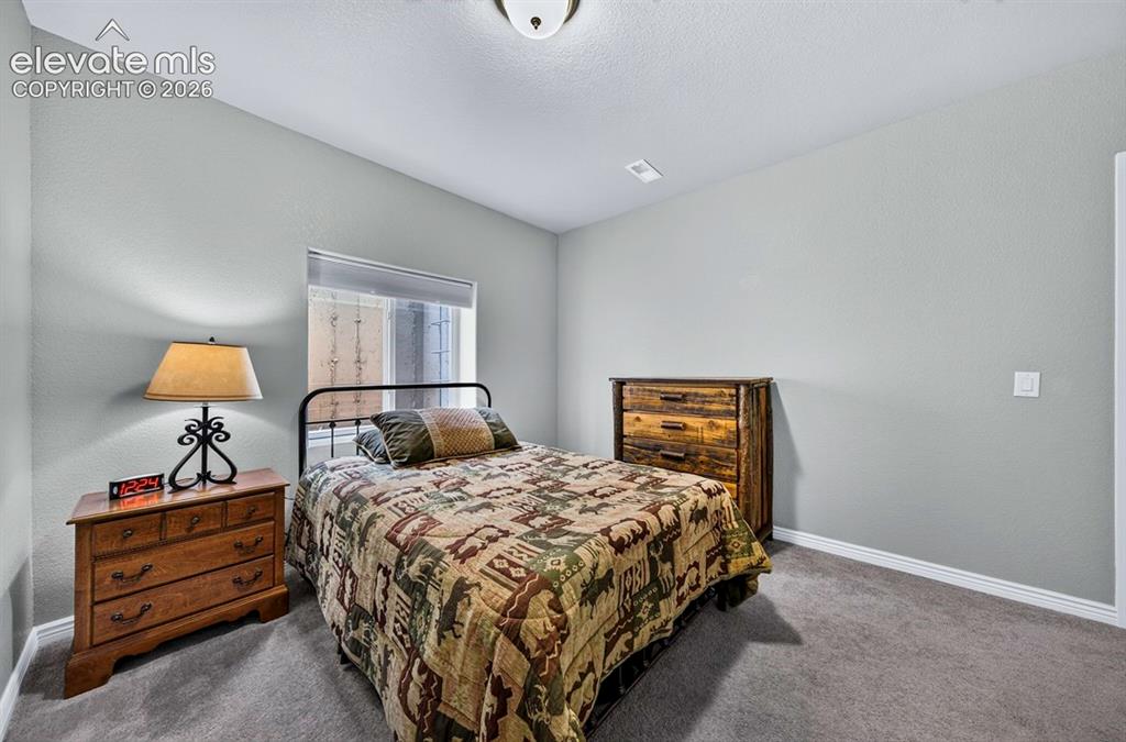 Image 18 of 32: Bedroom