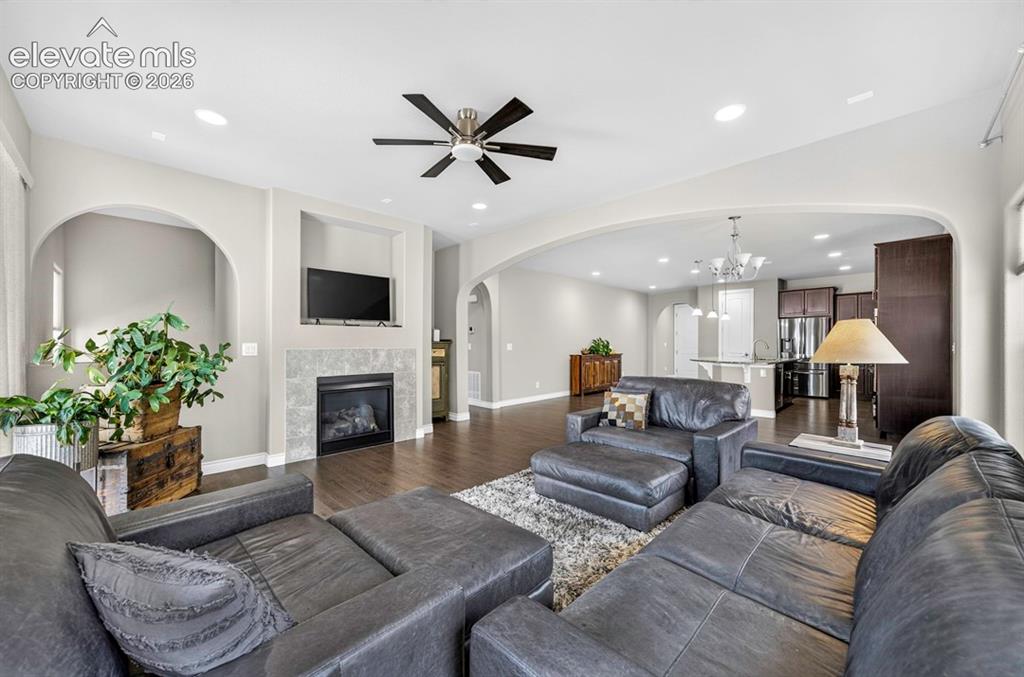 Image 5 of 32: Living Room