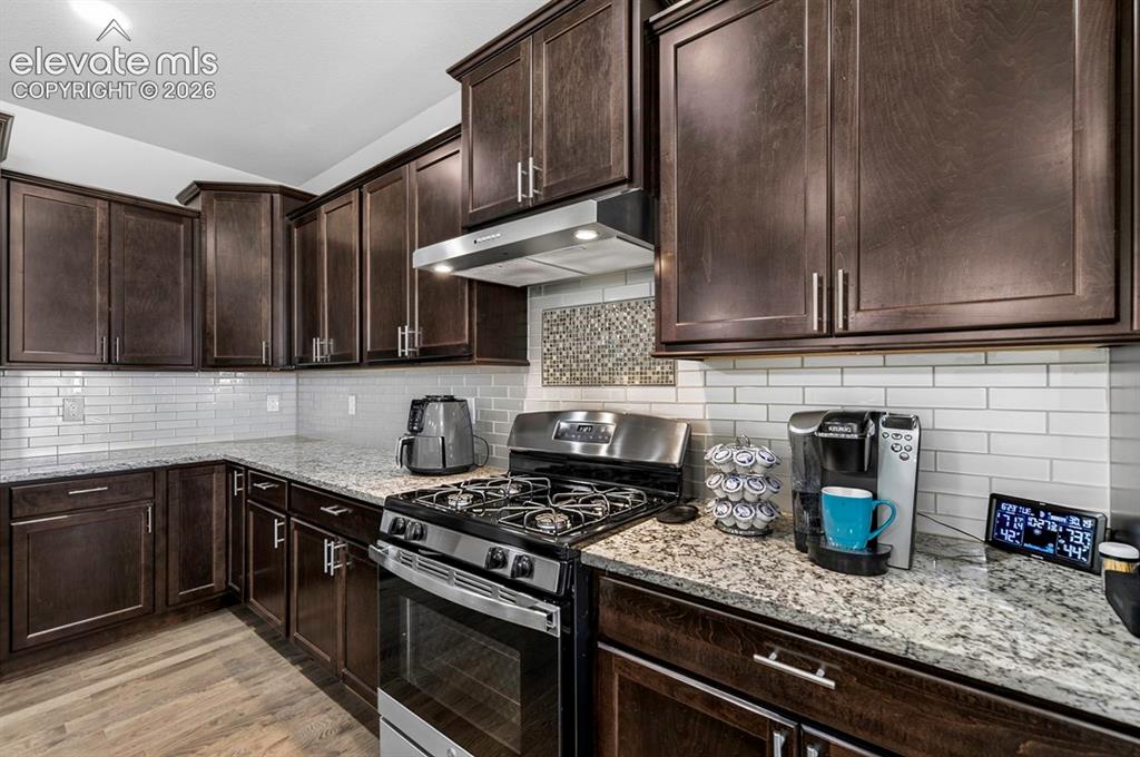 Image 6 of 32: Kitchen