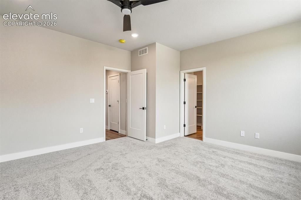Image 16 of 25: Bedroom