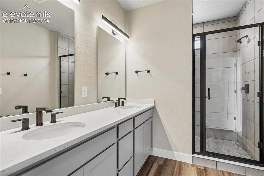 Image 17 of 25: Bathroom