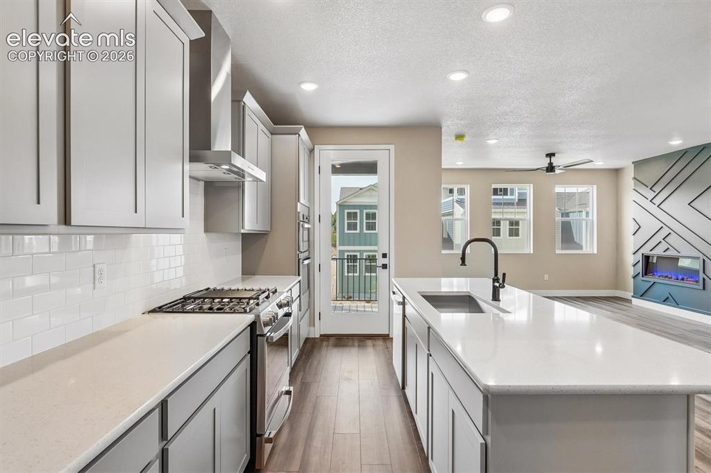 Image 5 of 25: Kitchen