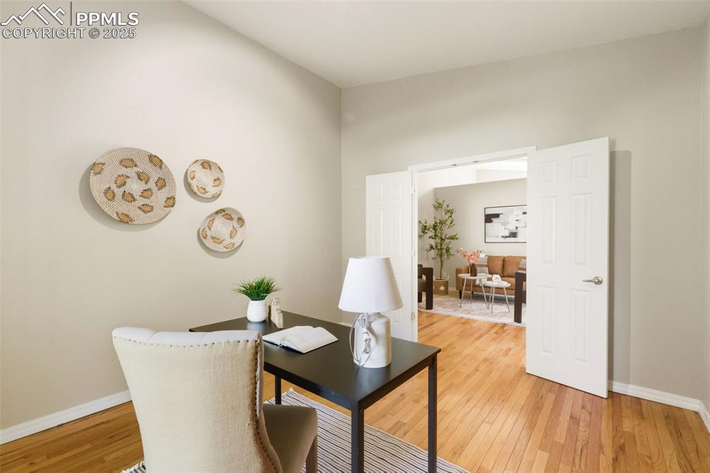 Image 7 of 23: Office