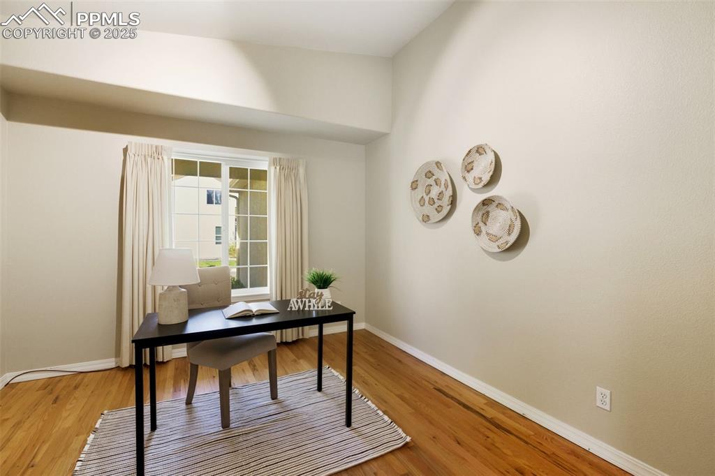 Image 8 of 23: Office