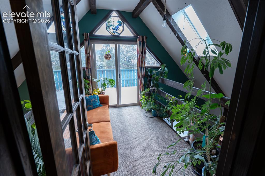 Image 11 of 27: Loft