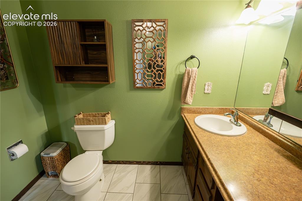 Image 18 of 27: Bathroom