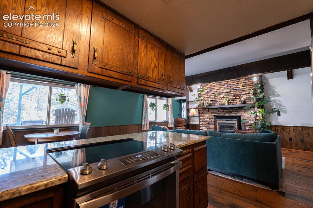 Image 4 of 27: Kitchen