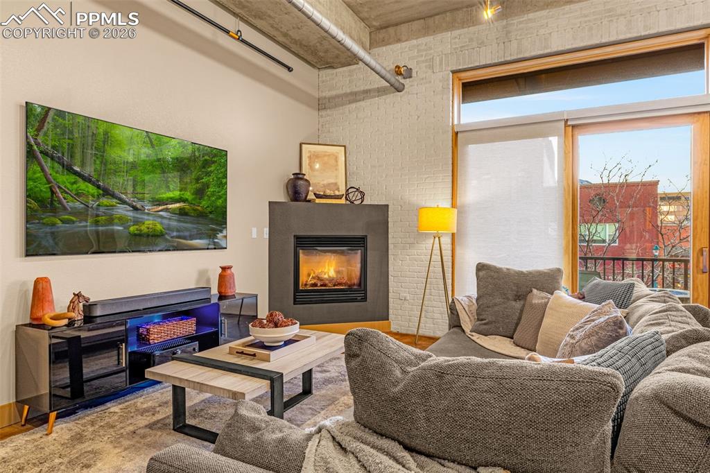 Image 14 of 32: Living Room