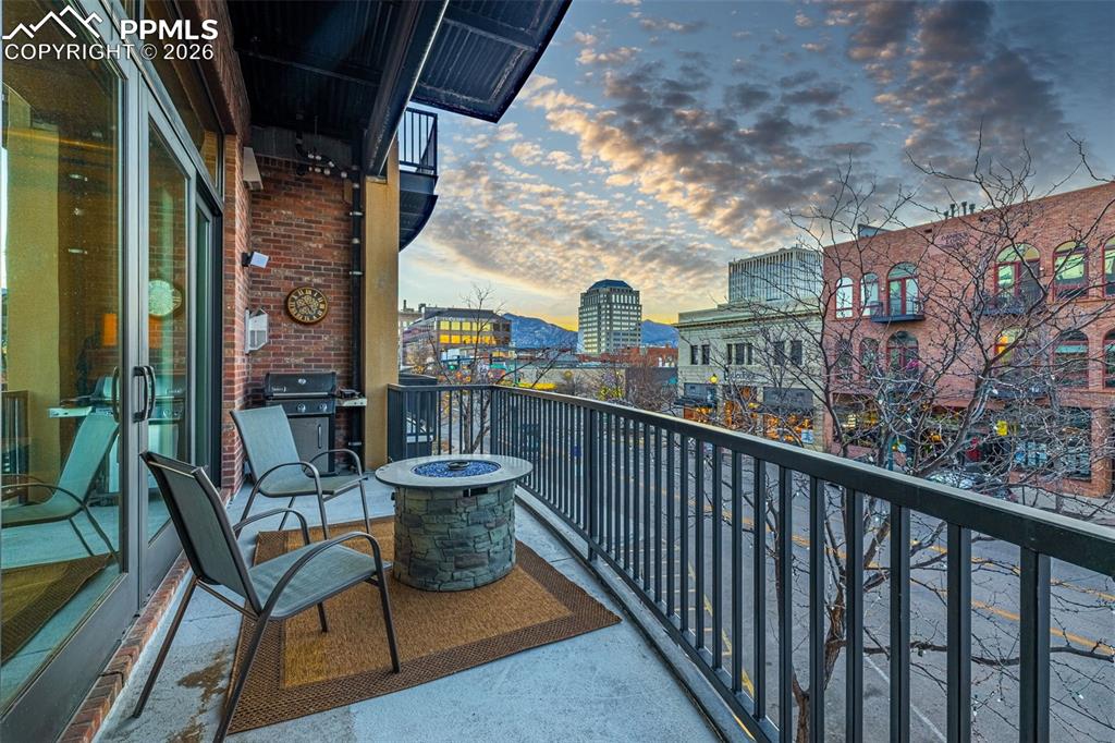 Image 27 of 32: Balcony