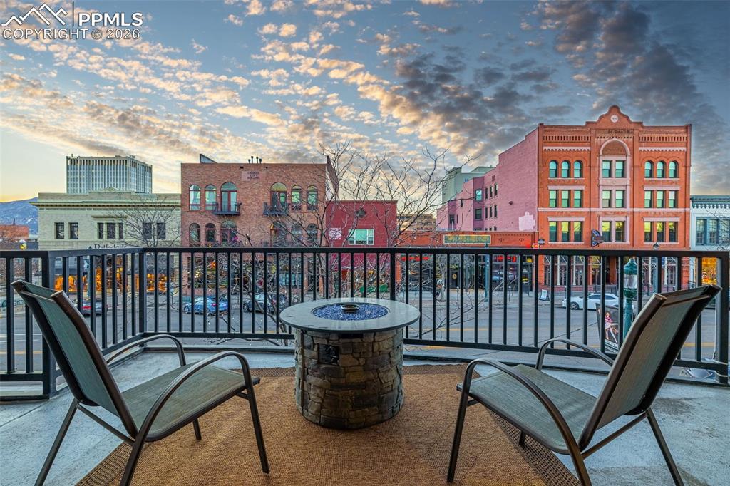 Image 28 of 32: Balcony