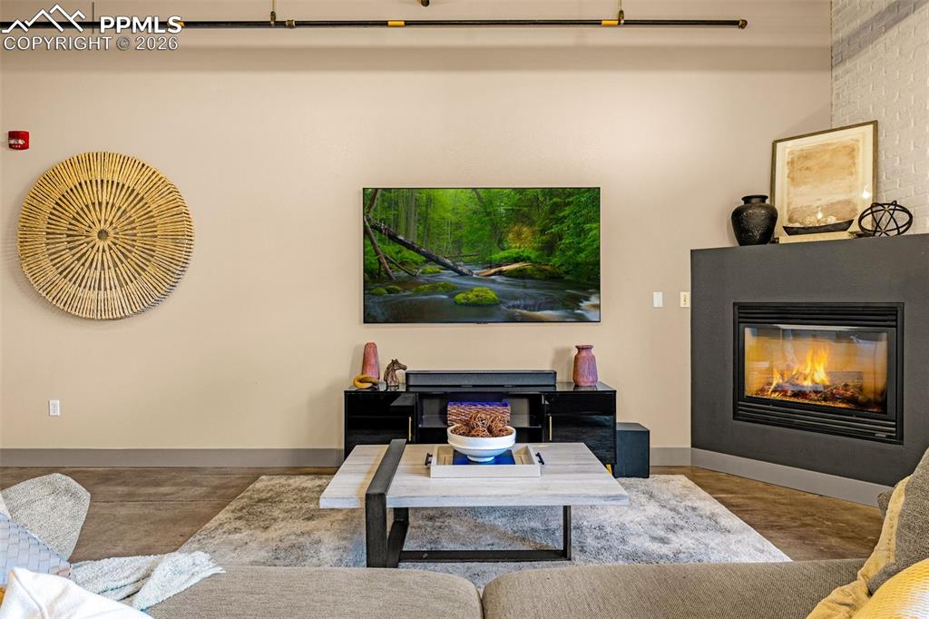 Image 4 of 32: Living Room