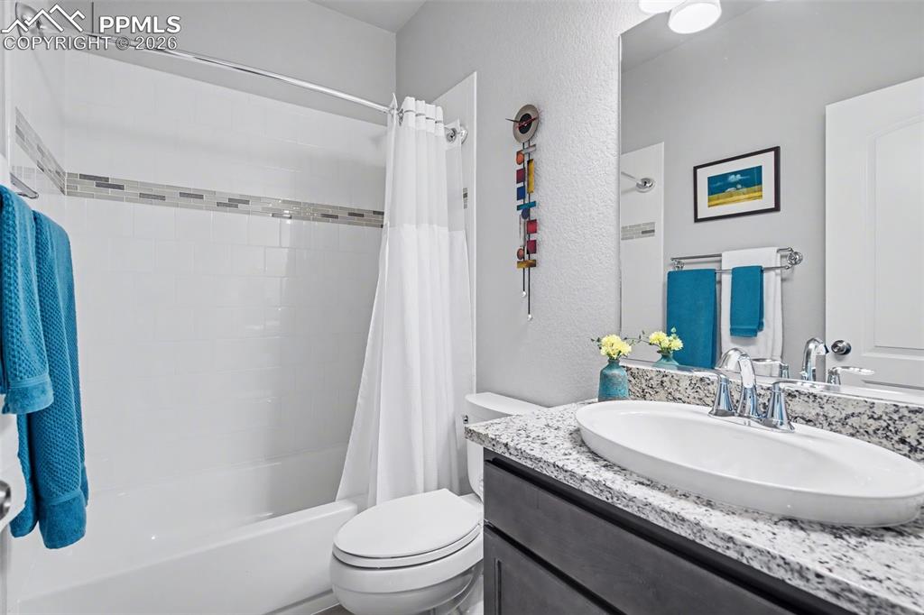 Image 11 of 33: Bathroom