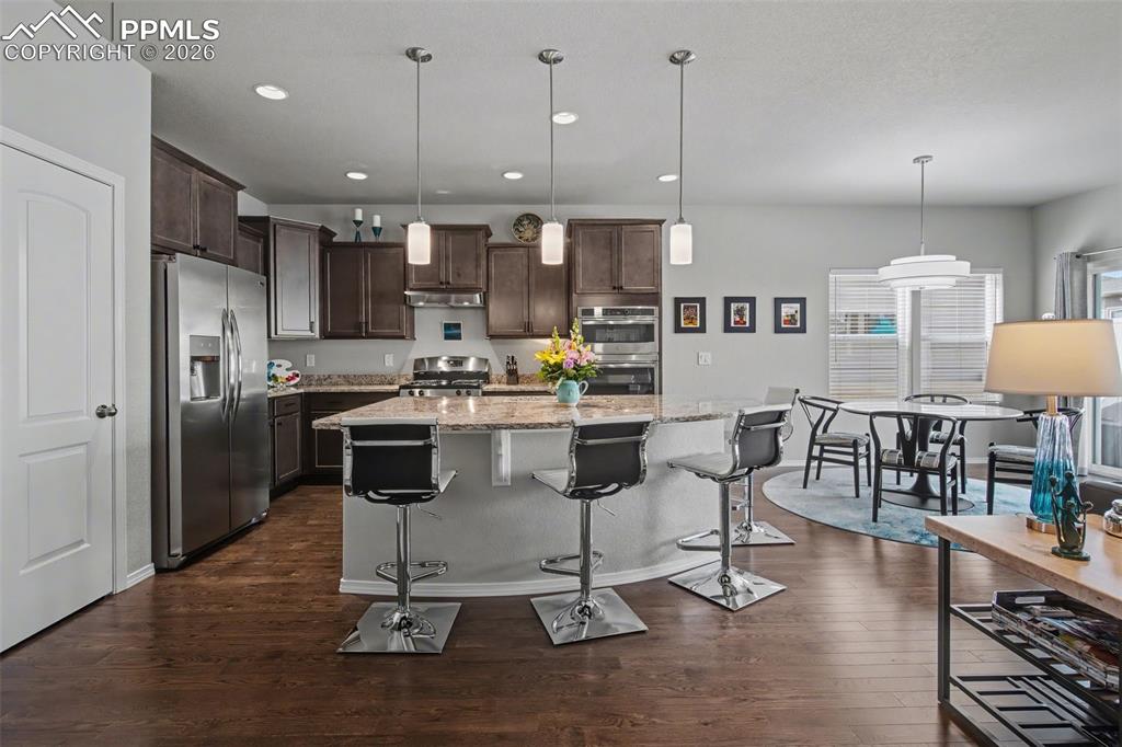 Image 15 of 33: Kitchen