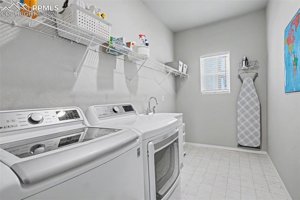 Image 24 of 33: Laundry