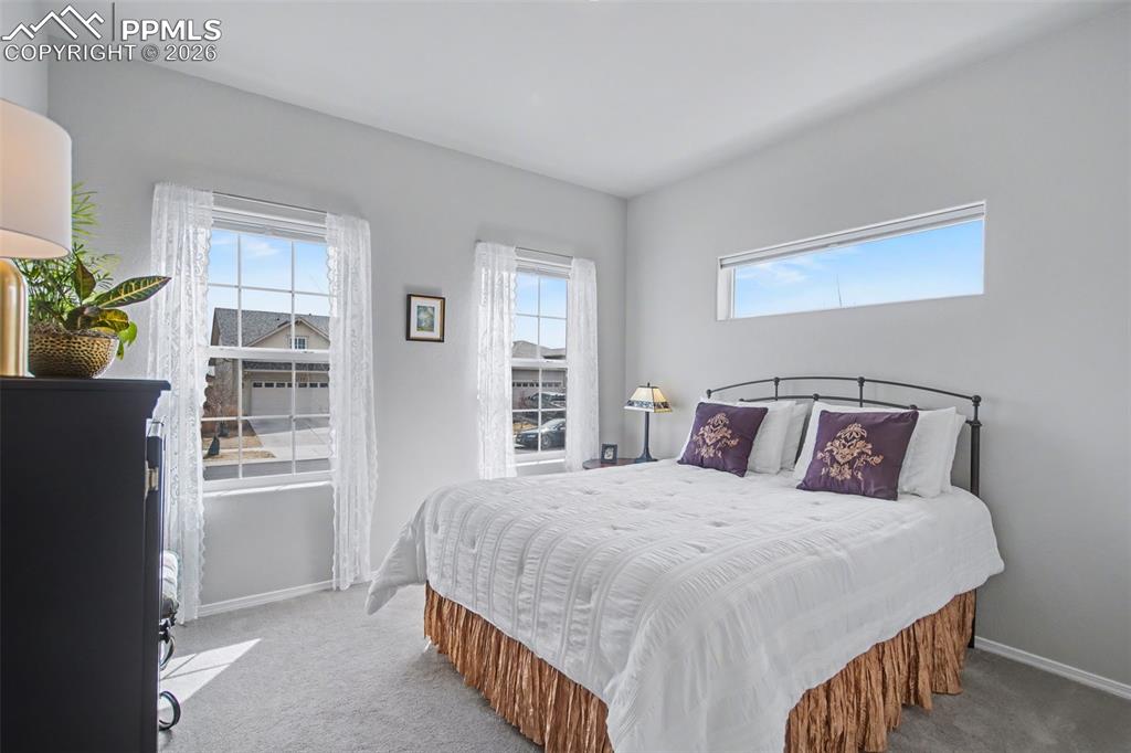 Image 9 of 33: Bedroom