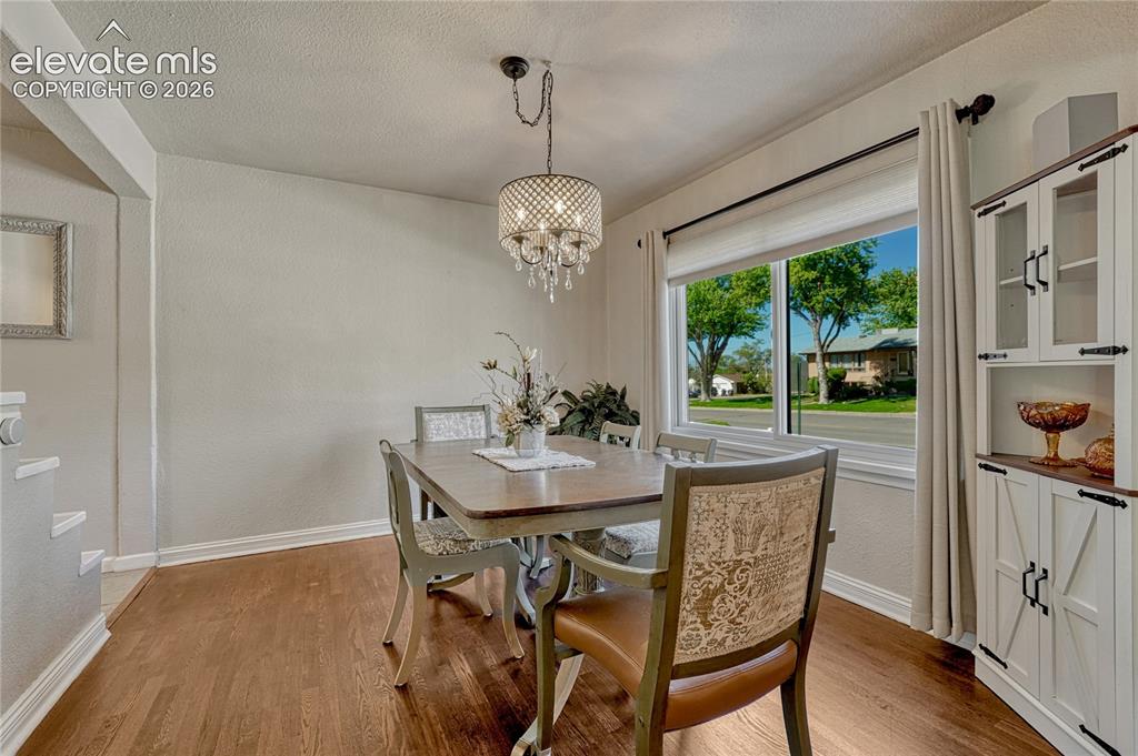 Image 12 of 45: Dining Area