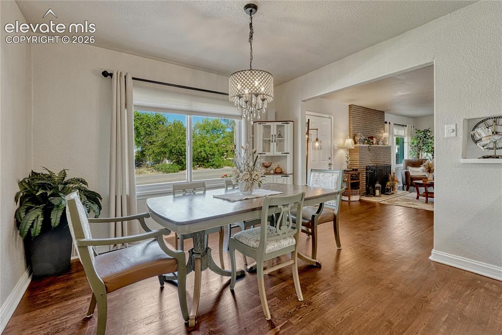 Image 13 of 45: Dining Area