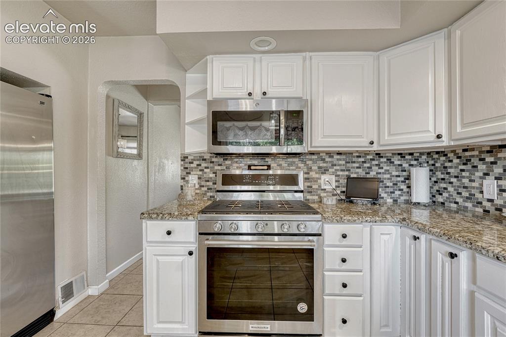Image 16 of 45: Kitchen
