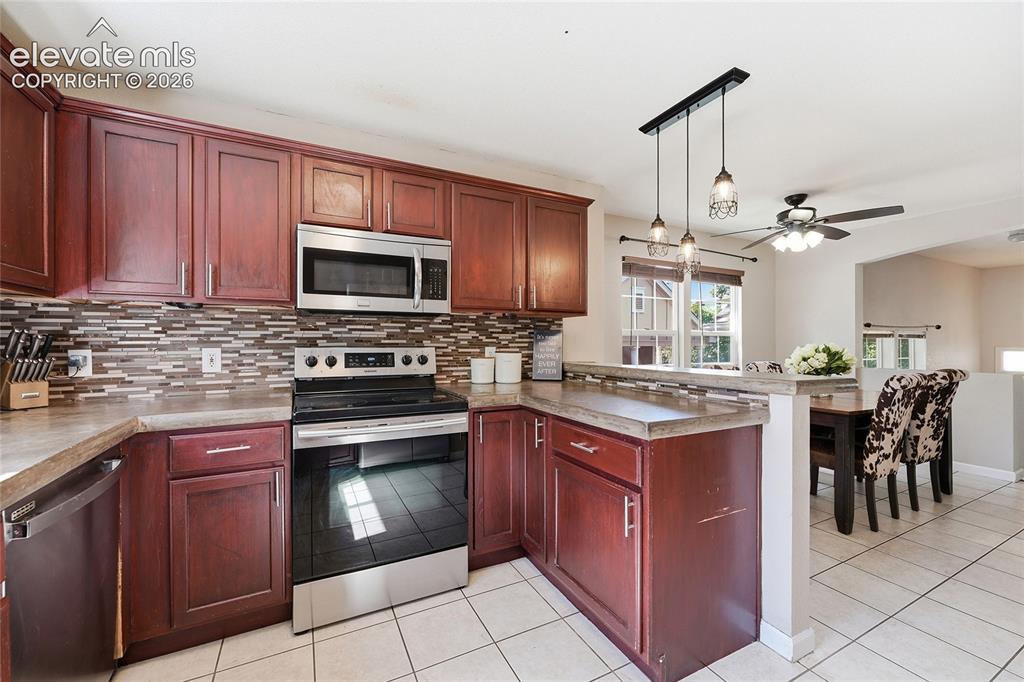 Image 10 of 30: Kitchen