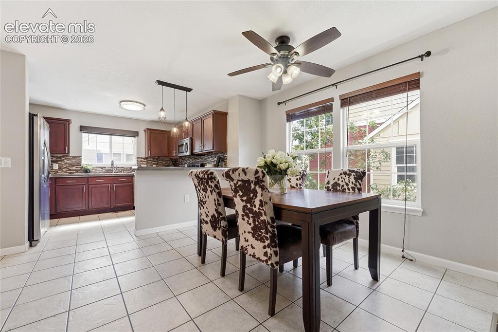 Image 6 of 30: Dining Area