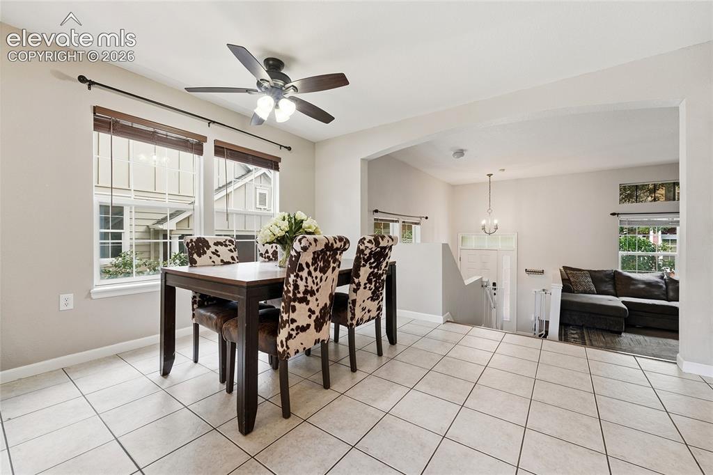 Image 7 of 30: Dining Area