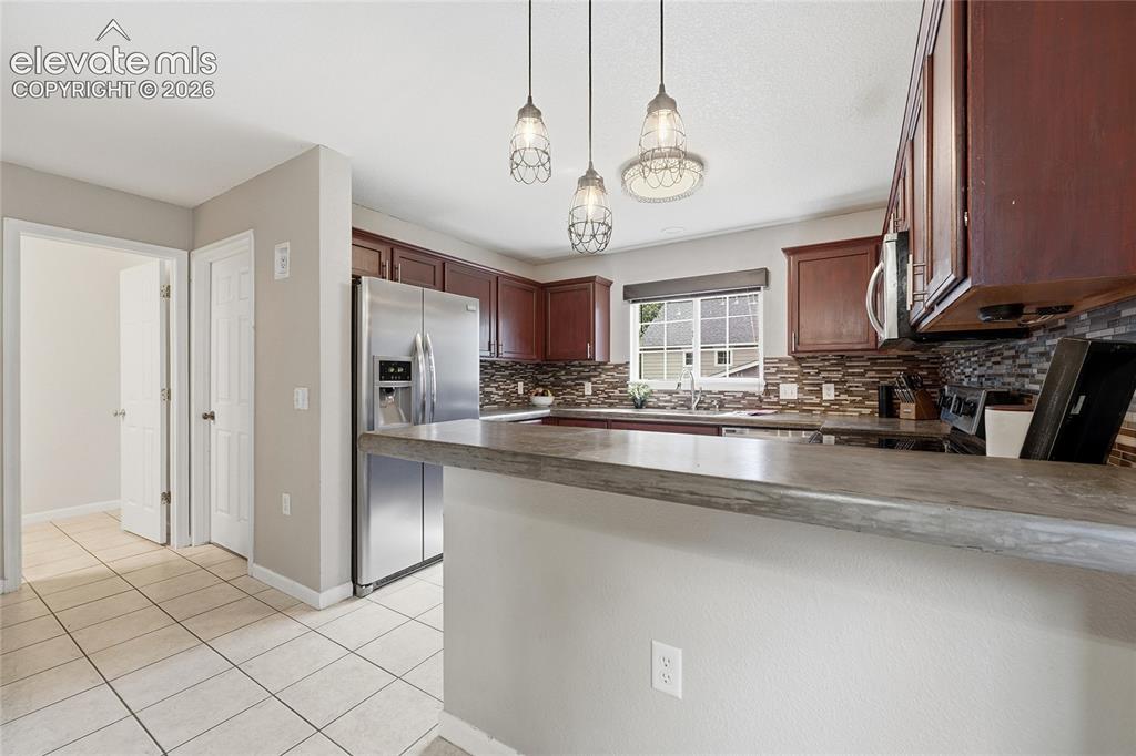 Image 9 of 30: Kitchen