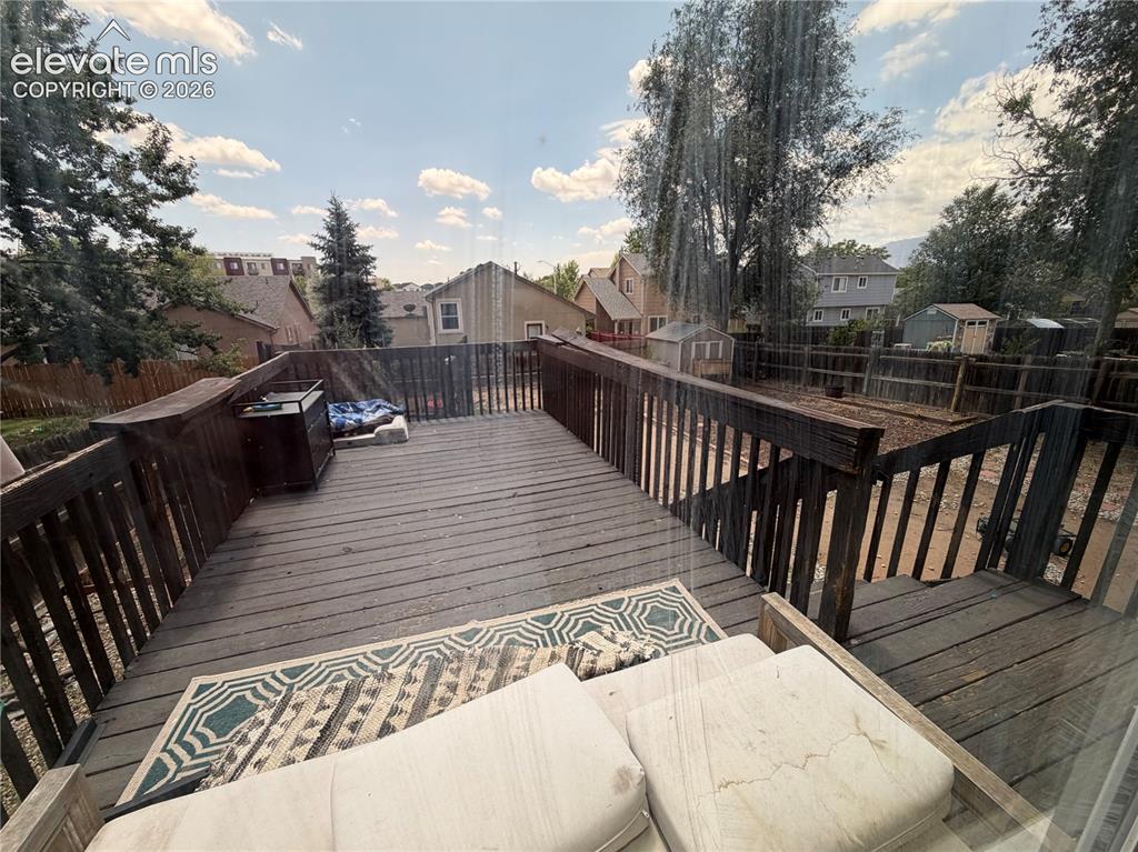 Image 14 of 18: Deck