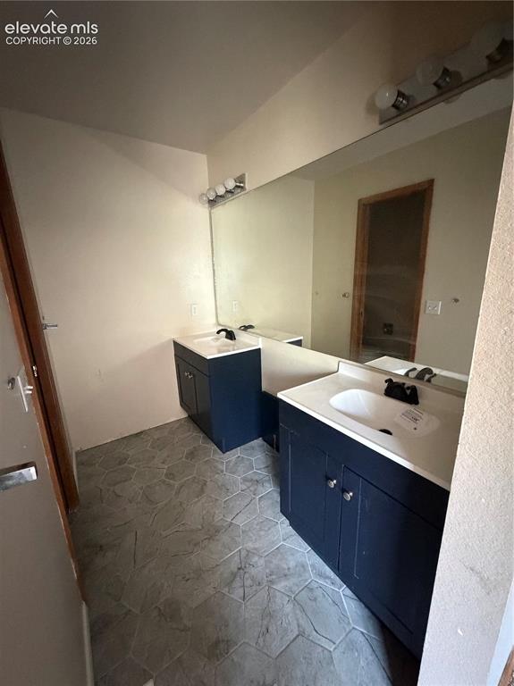 Image 9 of 18: Bathroom