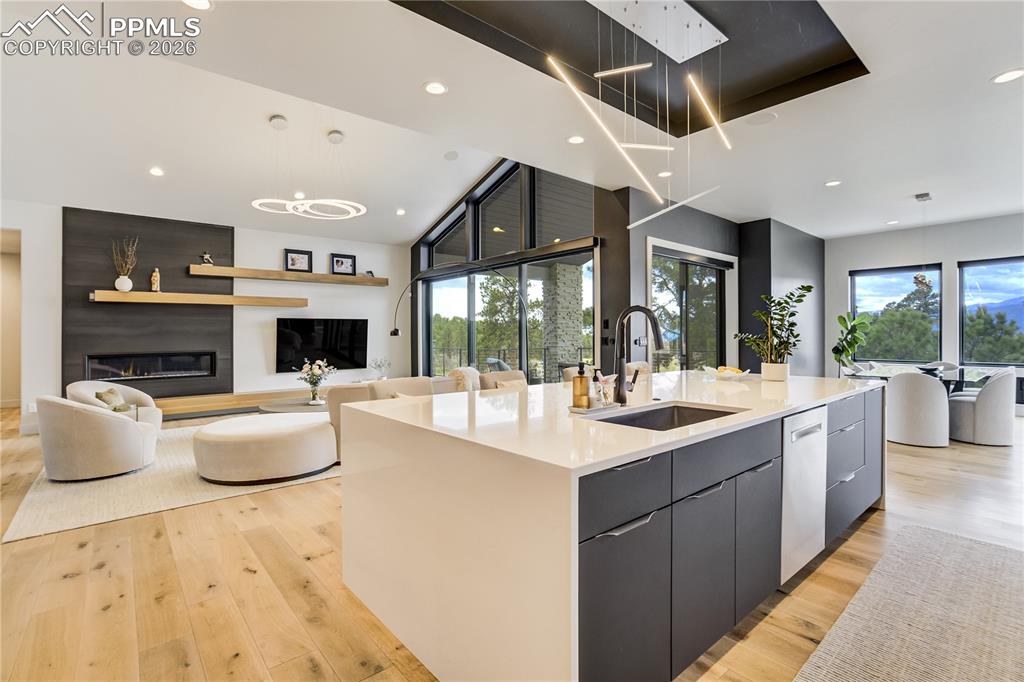 Image 11 of 48: Kitchen