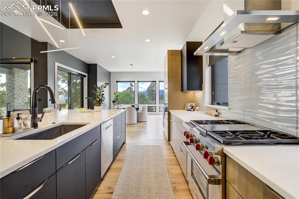 Image 12 of 48: Kitchen