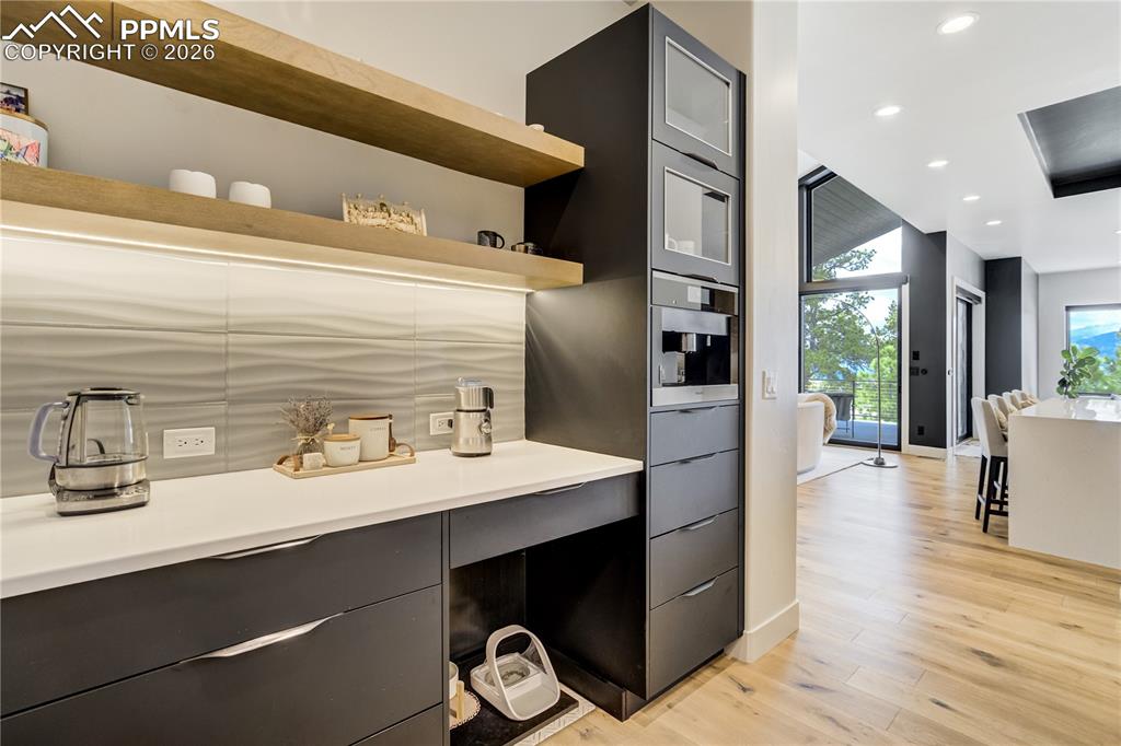 Image 15 of 48: Kitchen