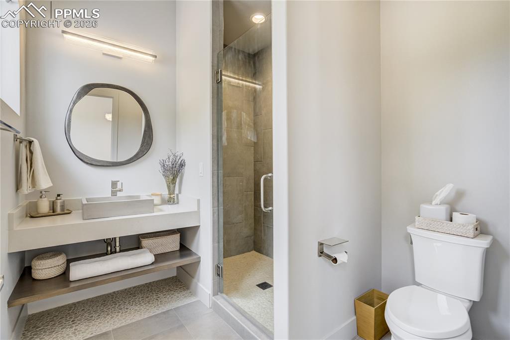 Image 17 of 48: Bathroom