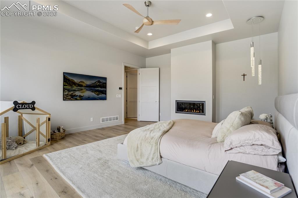 Image 19 of 48: Bedroom