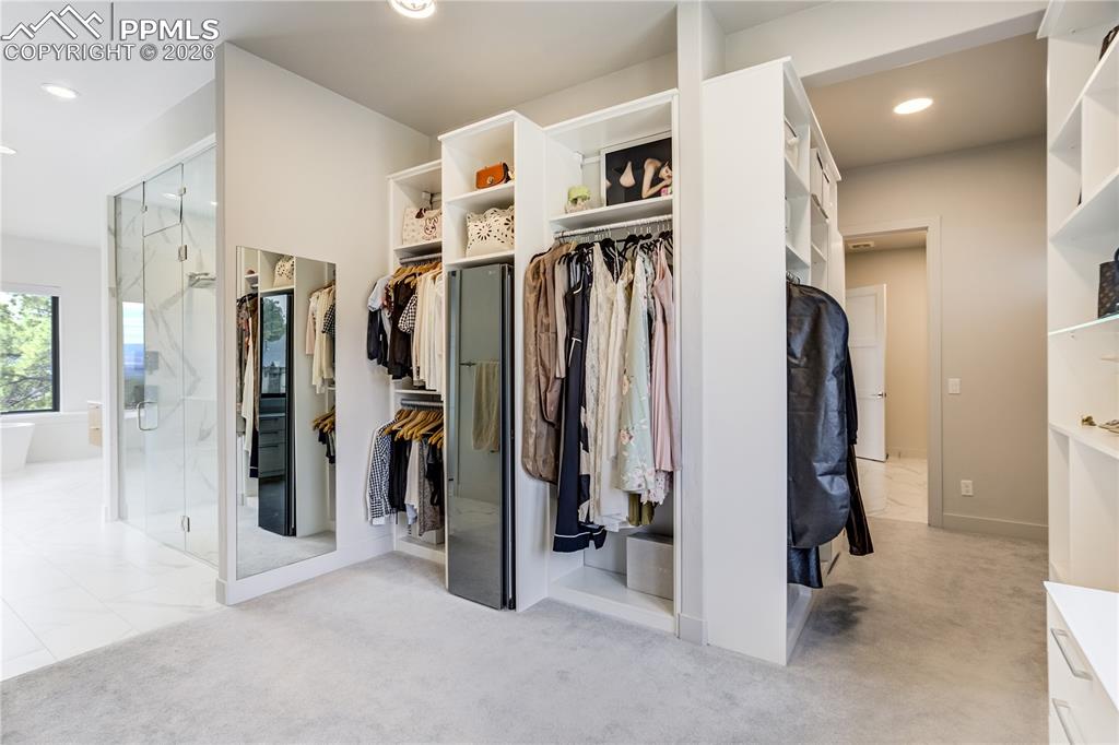 Image 25 of 48: Closet