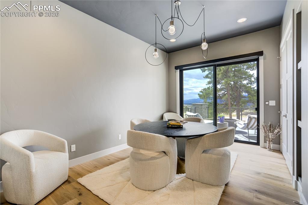 Image 26 of 48: Dining Area