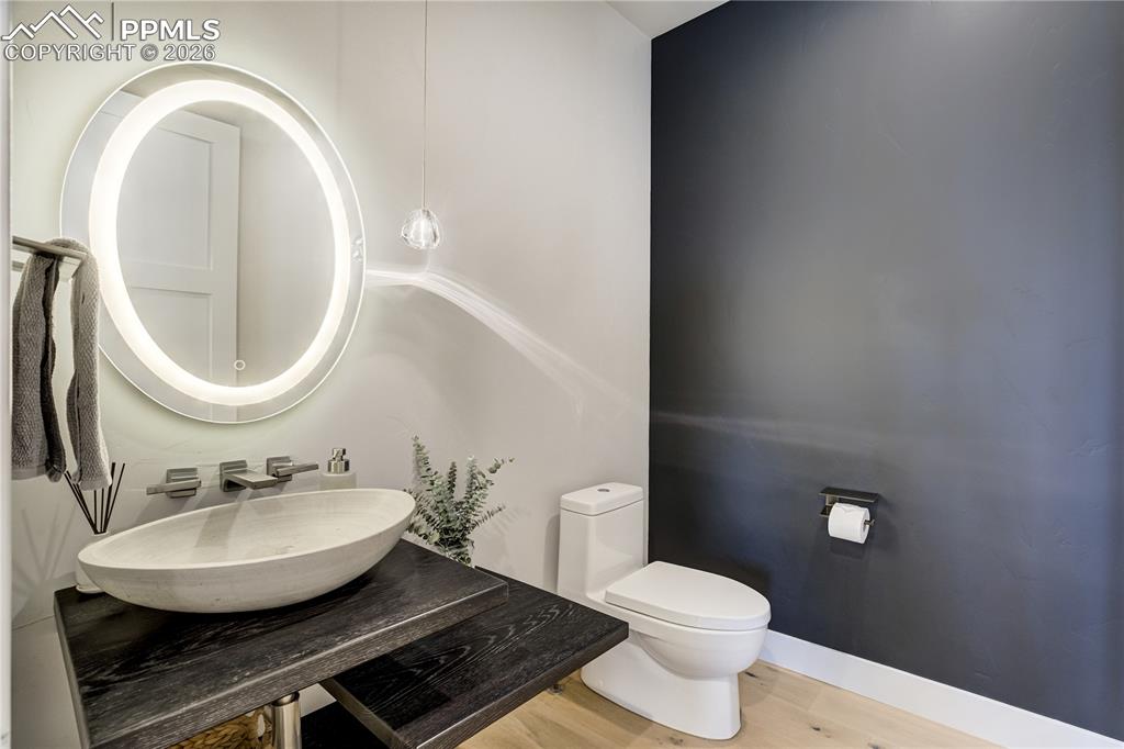 Image 27 of 48: Bathroom