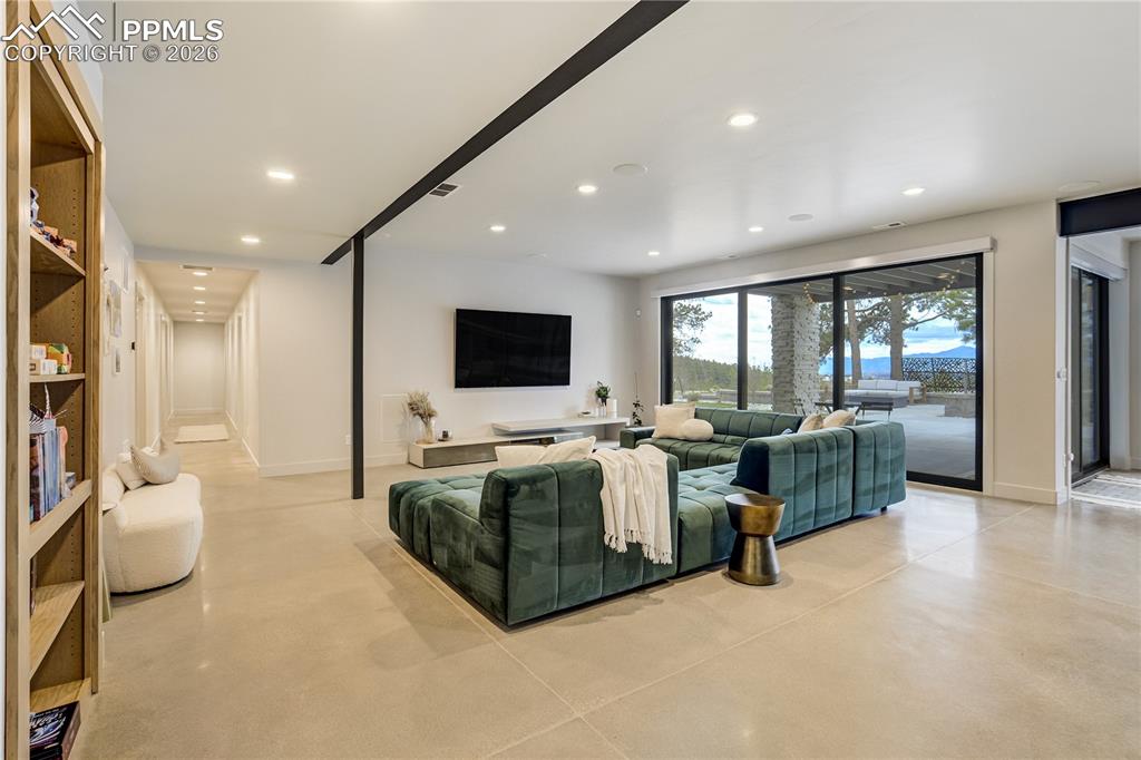 Image 29 of 48: Living Room