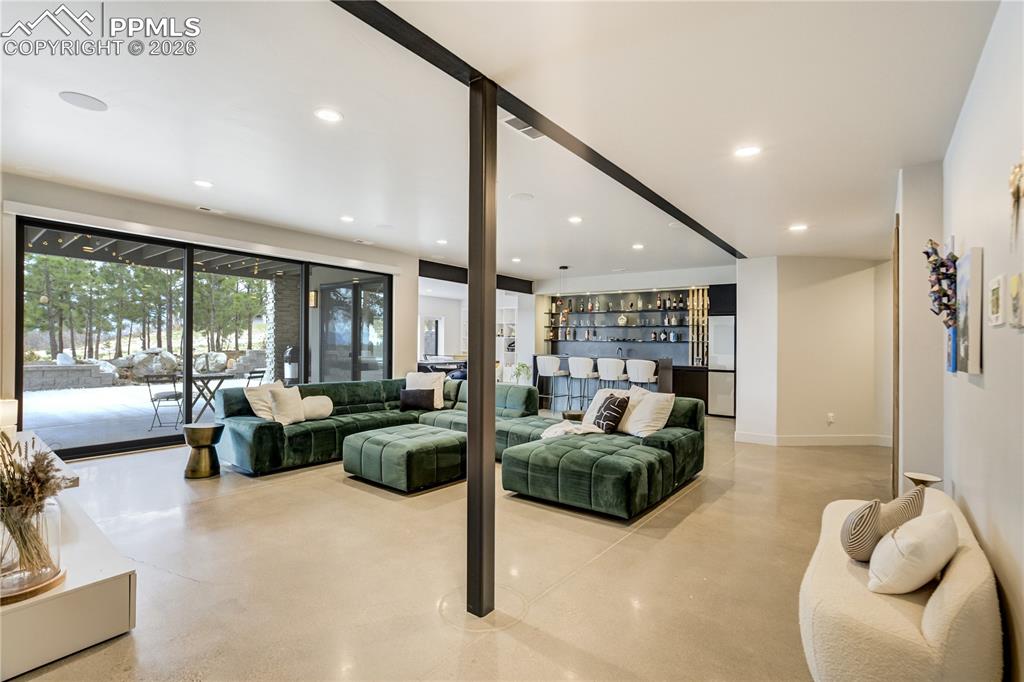 Image 31 of 48: Living Room