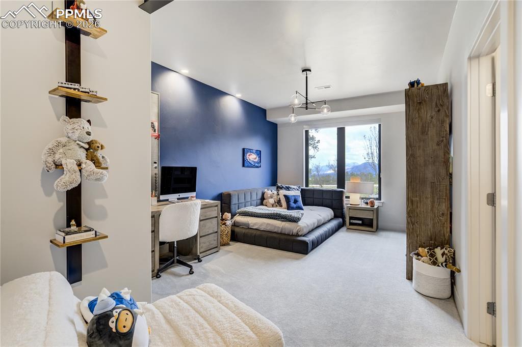 Image 38 of 48: Bedroom