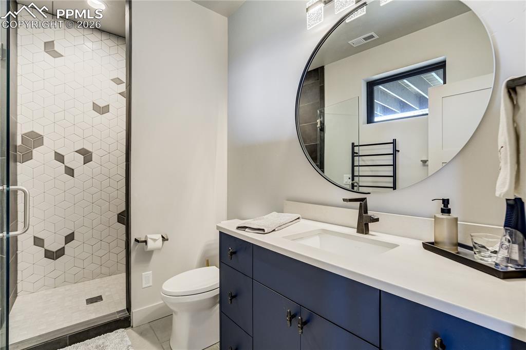 Image 39 of 48: Bathroom