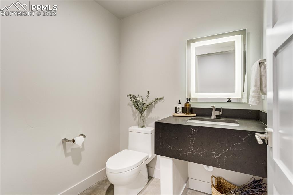 Image 43 of 48: Bathroom