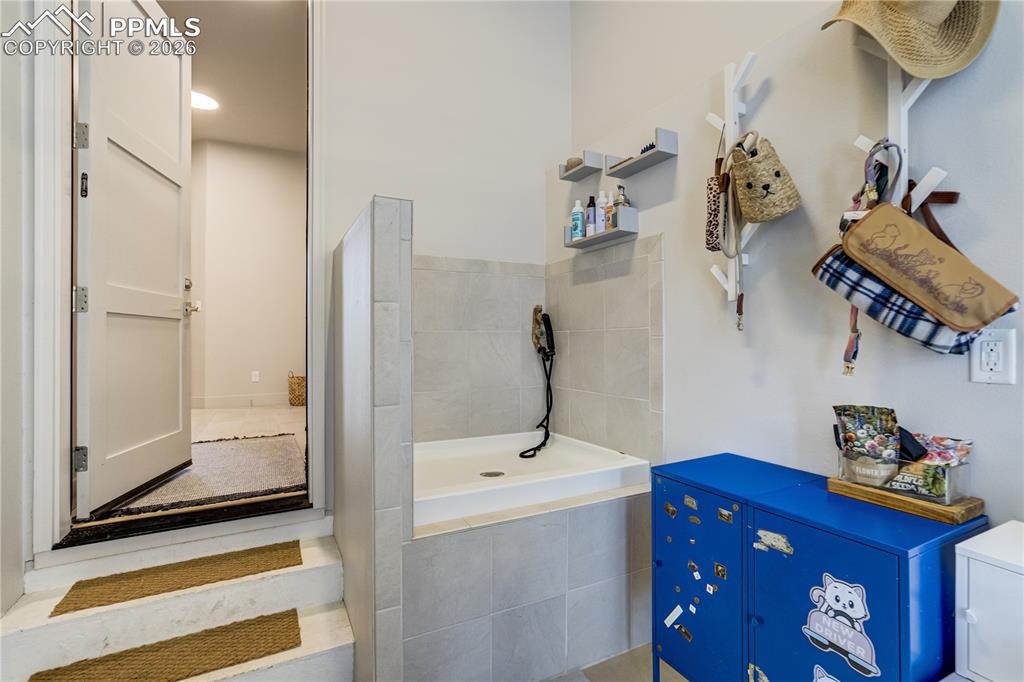 Image 44 of 48: Bathroom