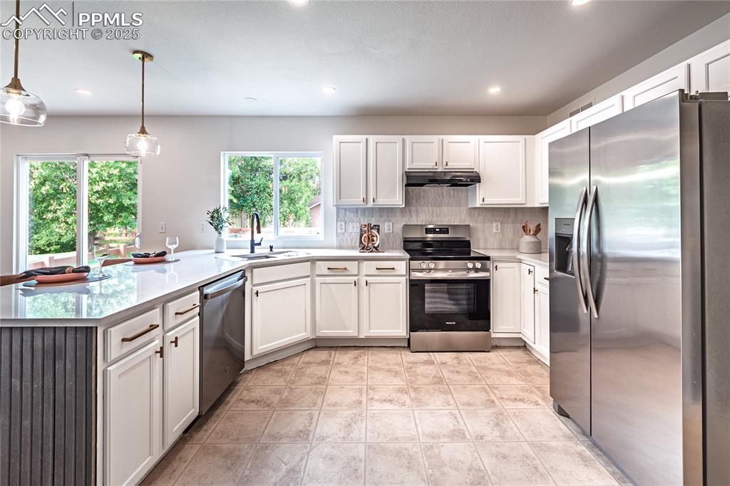 Image 10 of 31: Kitchen