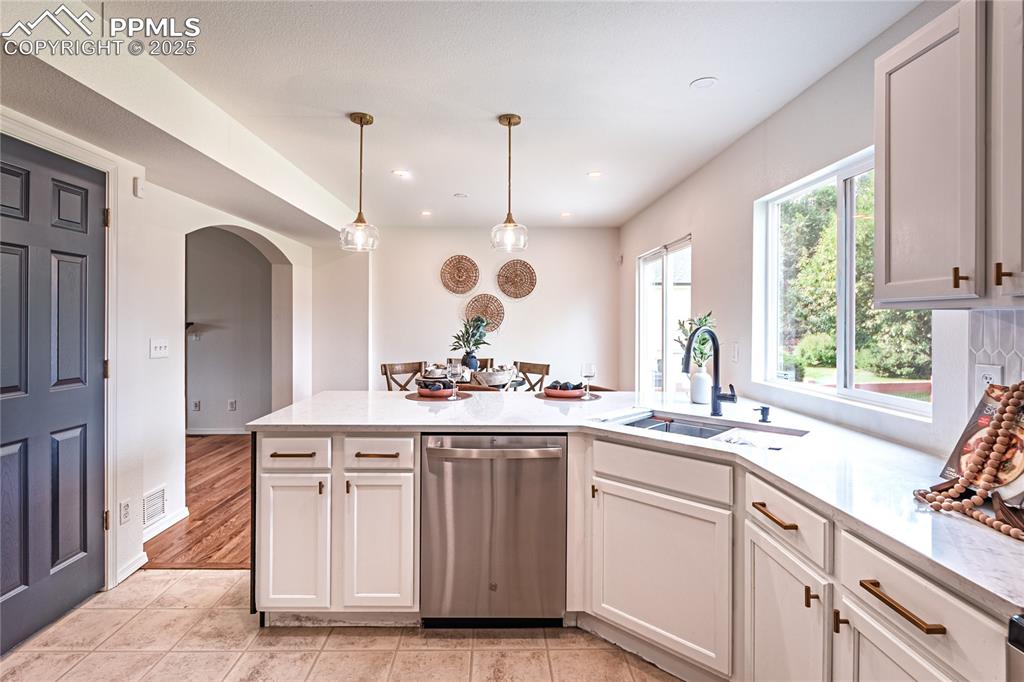 Image 9 of 31: Kitchen