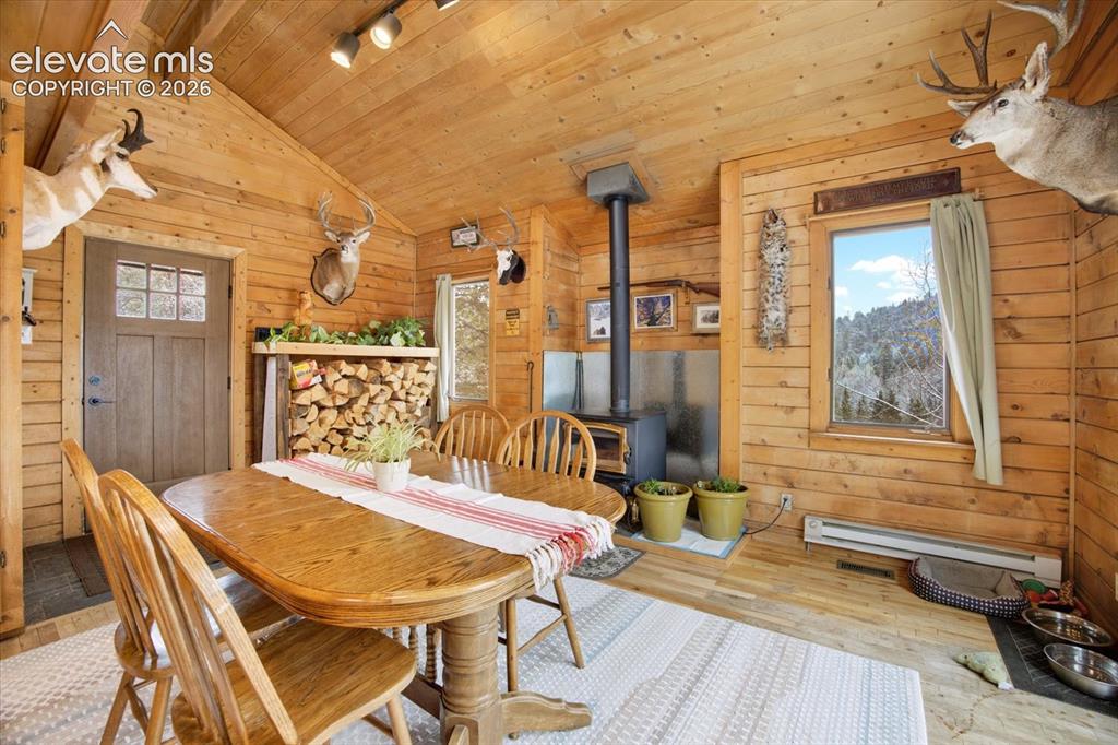 Image 11 of 49: Dining Area