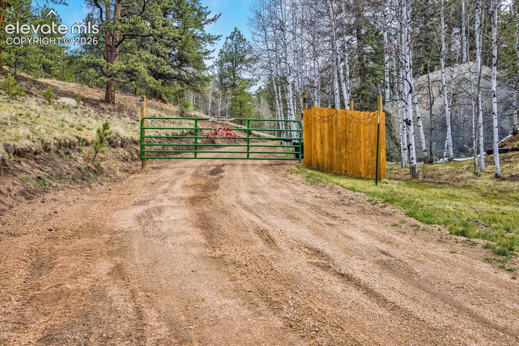 Image 35 of 49: Automatic entry gate