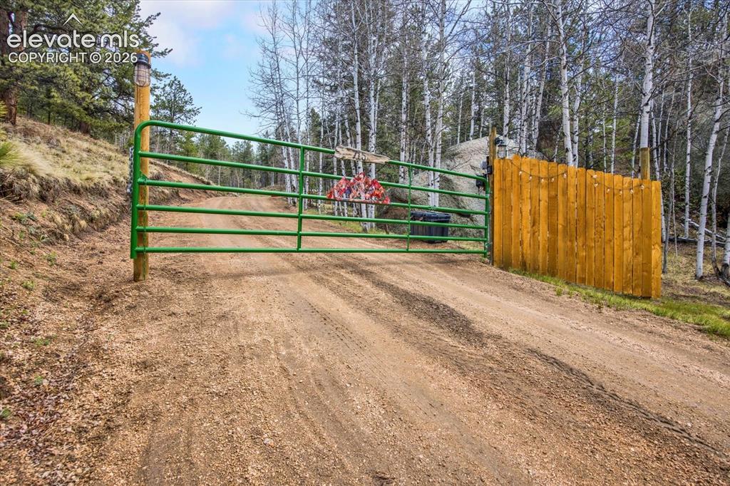 Image 36 of 49: Fence