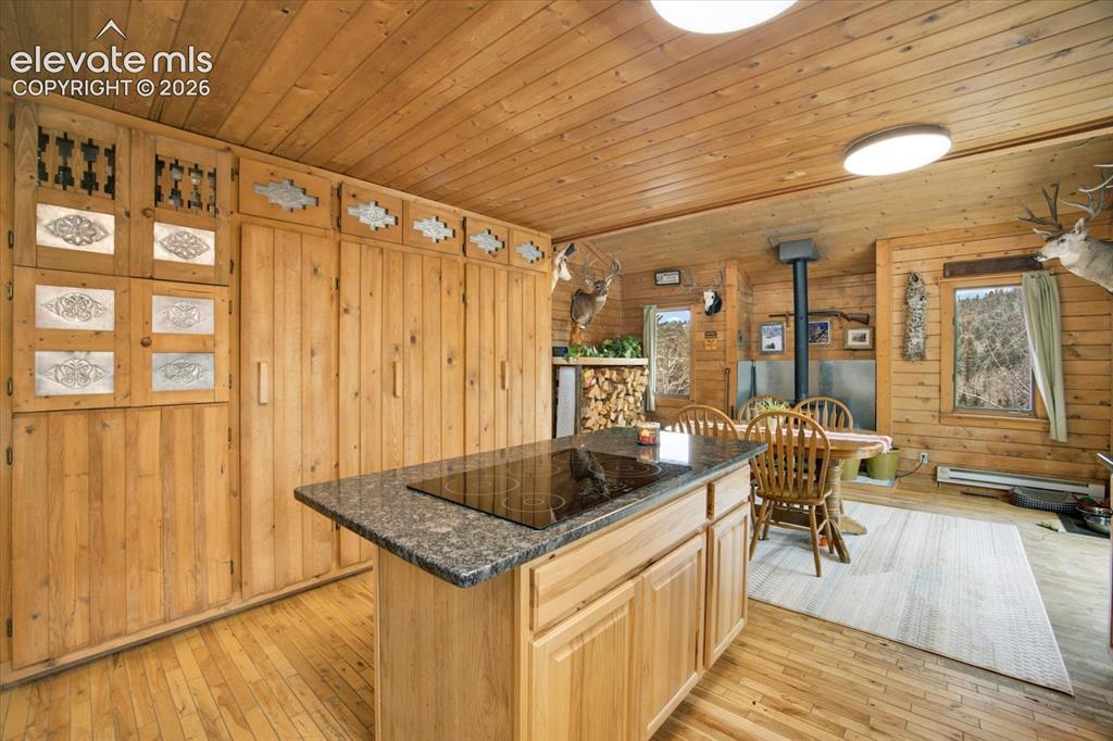 Image 8 of 49: Kitchen