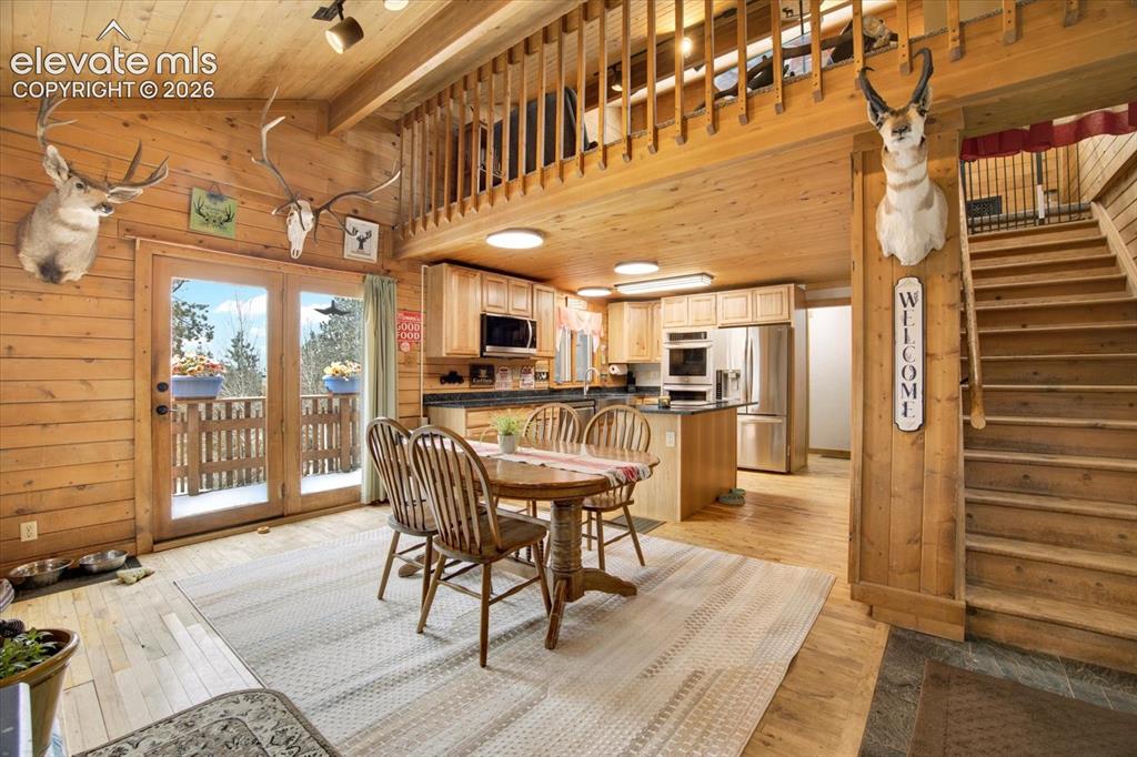 Image 9 of 49: Dining Area